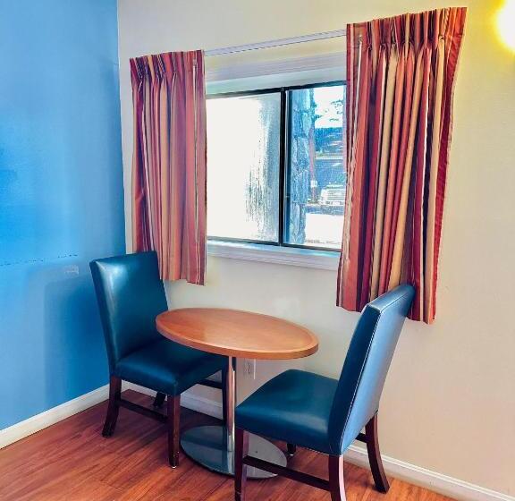 Стандартный Номер Кровать Кинг, Hampton Motor Inn
