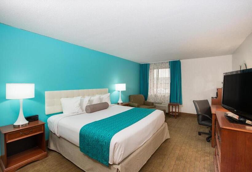 Deluxe Suite King Bed, Howard Johnson By Wyndham Evansville East
