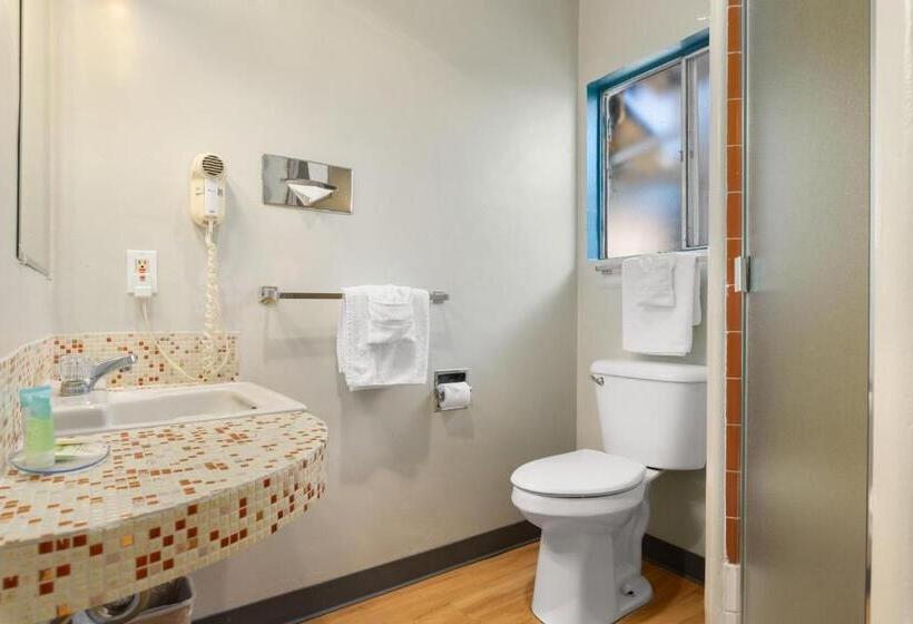 Стандартный Номер Кровать Кинг, Skylark Shores Resort