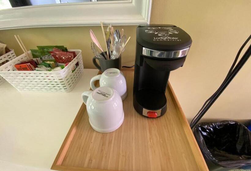 キングサイズベッドのスタンダードルーム, Snowdon Chalet Motel