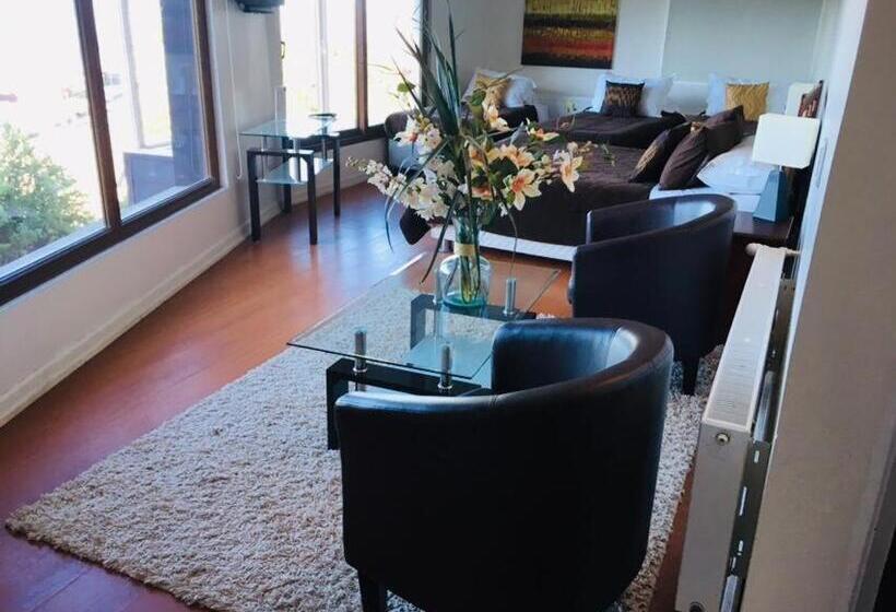 Family Suite, Hf