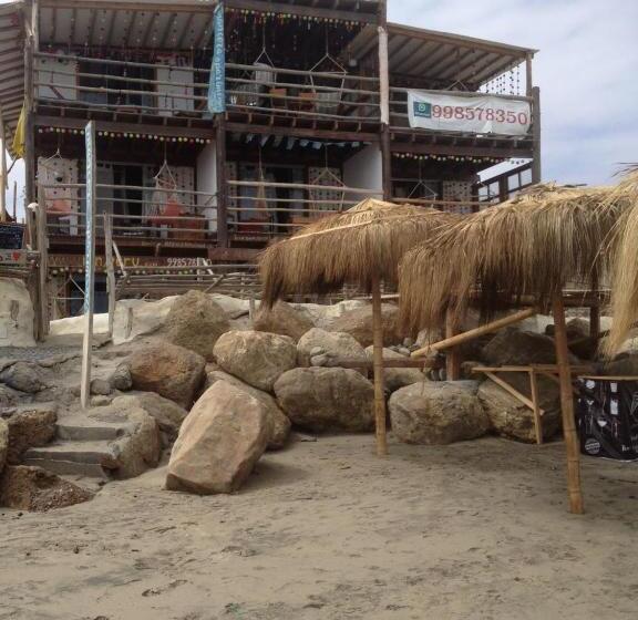 تختخواب در اتاق مشترک, Mancora Apartments