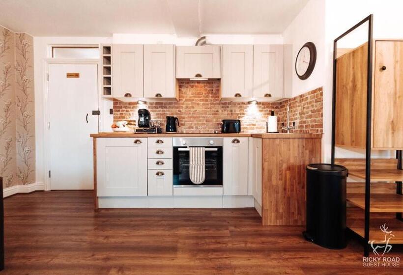 Студия Superior, Ricky Road Guest House   Wizard Studio Room Available To Book Now