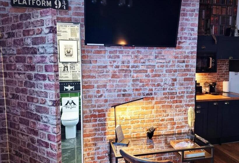 Студия Стандарт, Ricky Road Guest House   Wizard Studio Room Available To Book Now