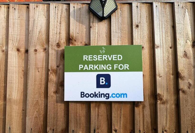 Номер Deluxe Тематический, Ricky Road Guest House   Wizard Studio Room Available To Book Now