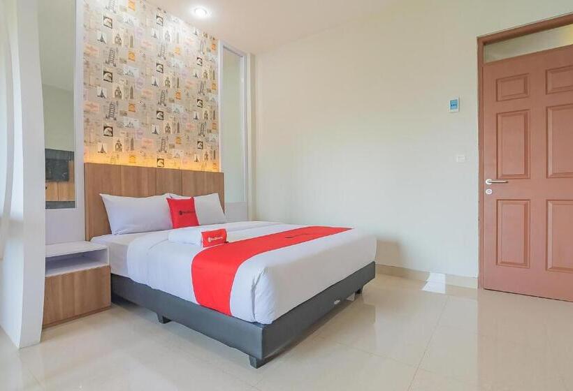 Номер Deluxe, Reddoorz Plus Near Taman Budaya Samarinda