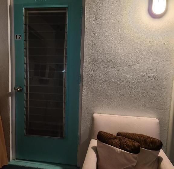 침실 2개 스위트, Sun Island Motel