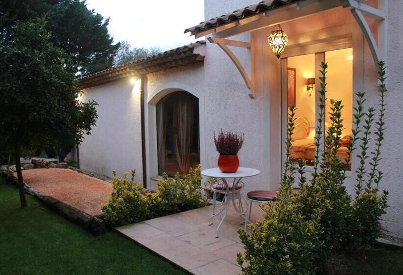 Номер Deluxe, La Villa Topi