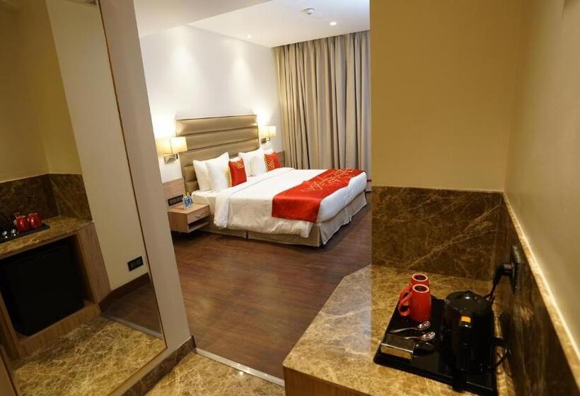带大床的豪华间, Ramada By Wyndham Aligarh Gt Road