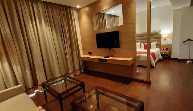 带大床的套房, Ramada By Wyndham Aligarh Gt Road