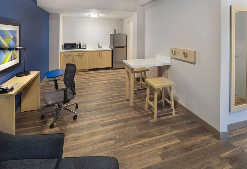 身障者適用スイートルーム, Holiday Inn Express & Suites   Atlanta Downtown, An Ihg
