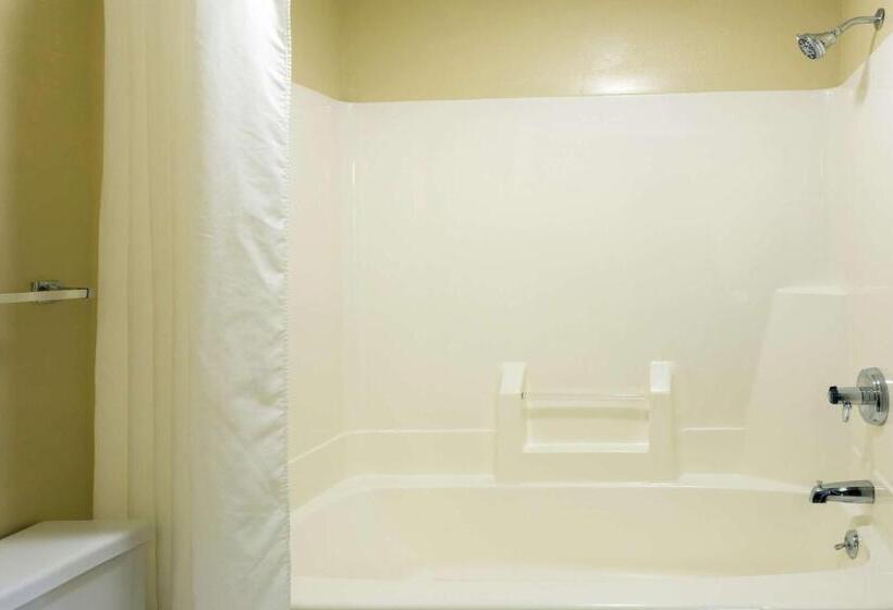 חדר סטנדרט עם מיטת קינג, Super 8 By Wyndham Dekalb Il