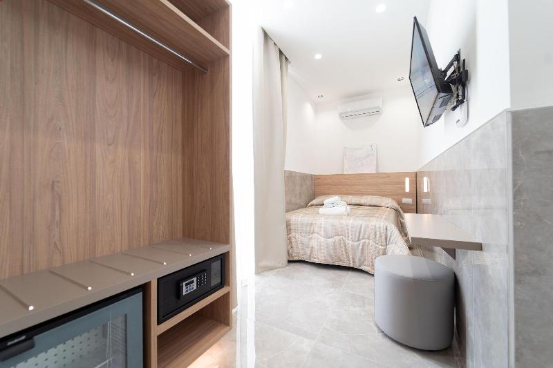 سوییت جونیور, Hg Boutique Toledo, Napoli Centro, By Clapa Group