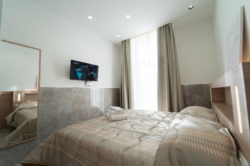 سوییت جونیور, Hg Boutique Toledo, Napoli Centro, By Clapa Group