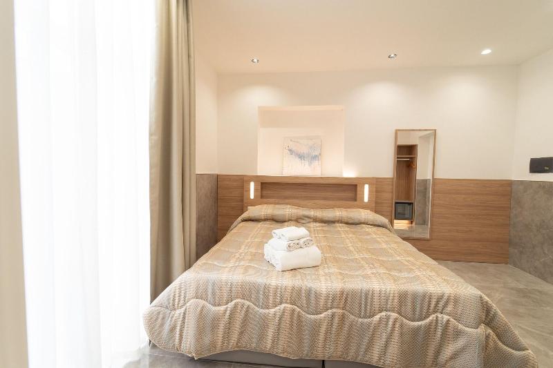 سوییت جونیور, Hg Boutique Toledo, Napoli Centro, By Clapa Group