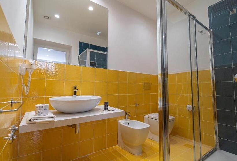 سوییت جونیور, Hg Boutique Toledo, Napoli Centro, By Clapa Group