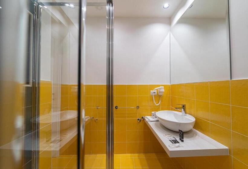 سوییت جونیور, Hg Boutique Toledo, Napoli Centro, By Clapa Group