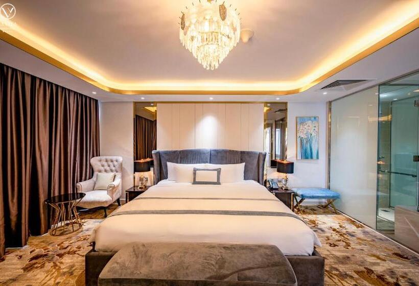 سوئیت کلاب, La Vela Saigon