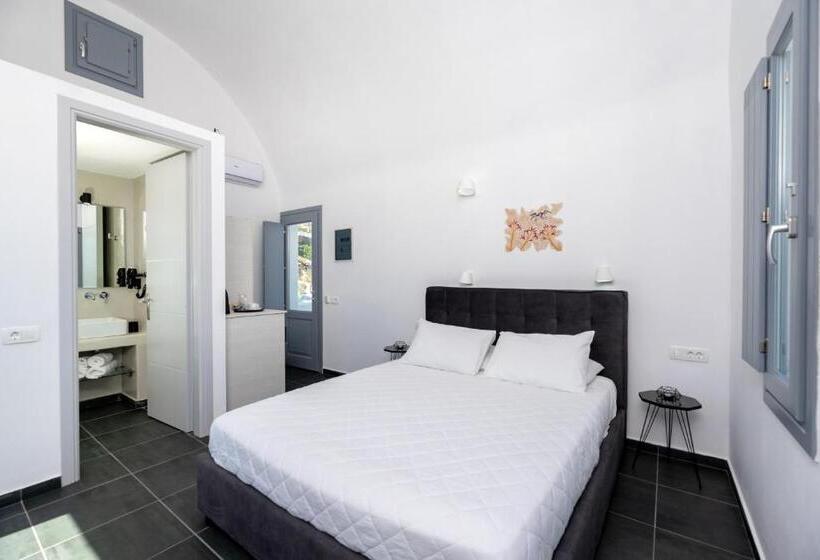 اتاق لوکس با بالکن و چشم‌انداز دریا, Pancratium Villas & Suites