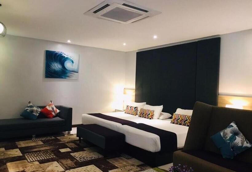 Deluxe Suite King Bed, Villa Abadi Resort
