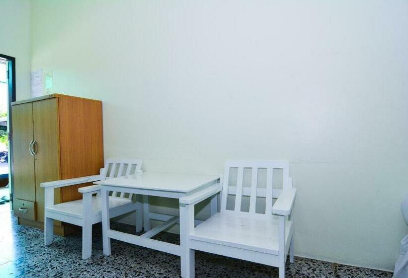 اتاق لوکس سه تخته, Pattaraporn Hotel By Oyo Rooms