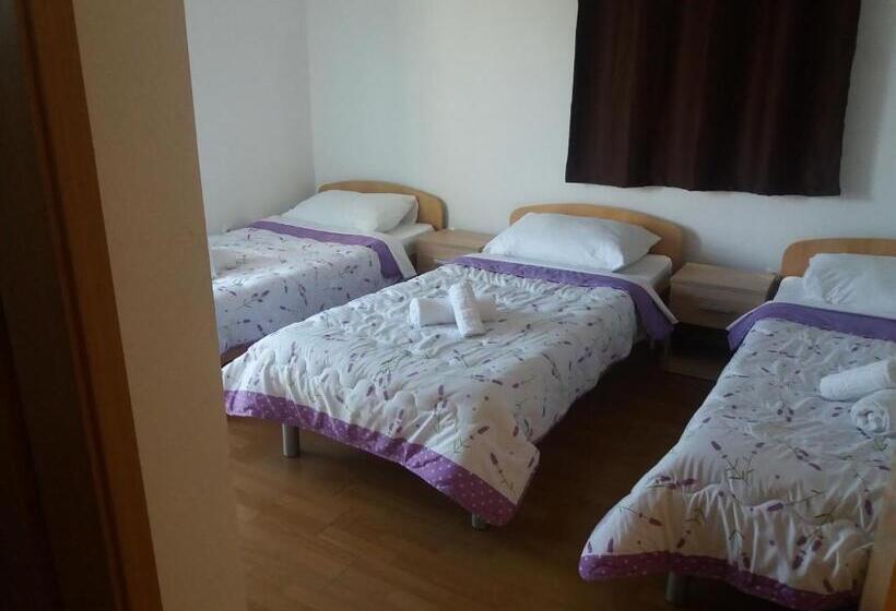 اتاق استاندارد سه نفره, Guest House Janja Ostojic