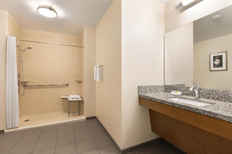 带大床的标准工作室, Candlewood Suites   Safety Harbor, An Ihg