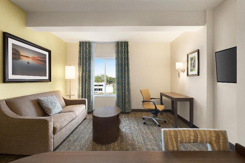 带大床的套房, Candlewood Suites   Safety Harbor, An Ihg