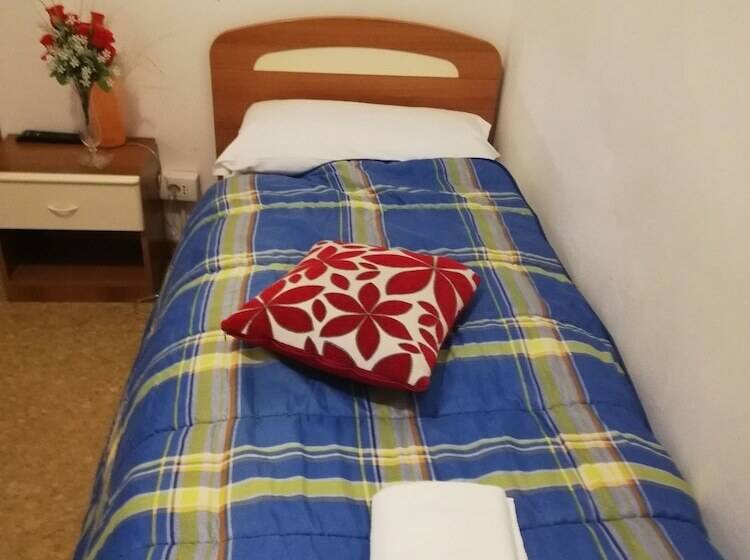 Quarto Estandar Individual Banheiro Compartilhado, Venice Star House