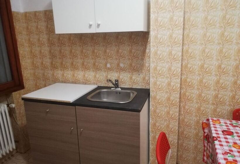 Quarto Estandar Individual Banheiro Compartilhado, Venice Star House