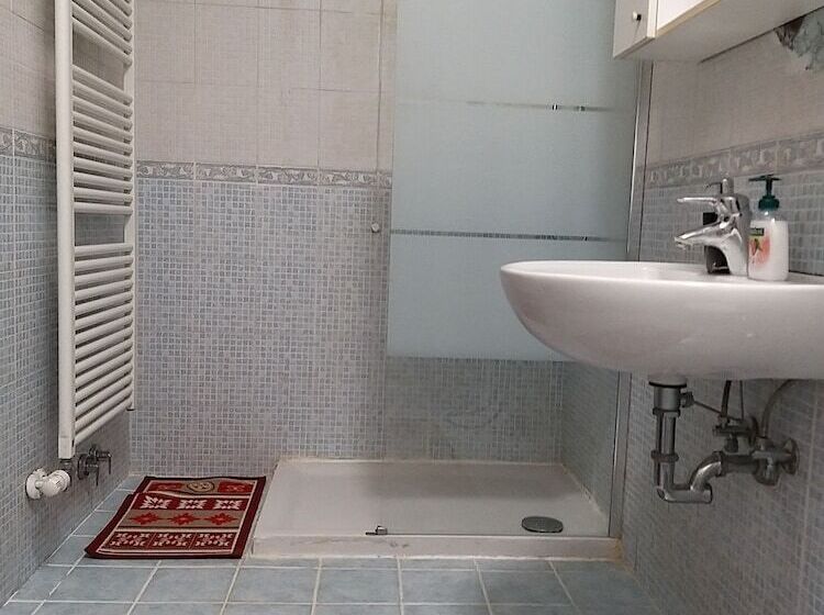Quarto Estandar Banheiro Compartilhado, Venice Star House