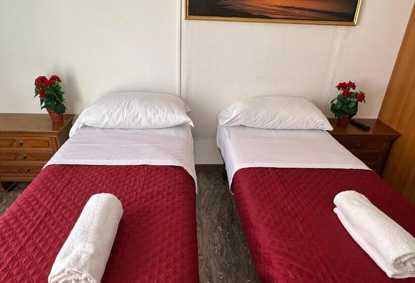 Quarto Estandar Banheiro Compartilhado, Venice Star House