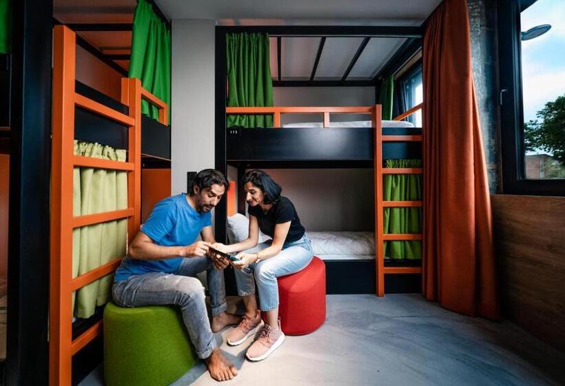 اتاق استاندارد چهار تخته, Koncept Hotel International