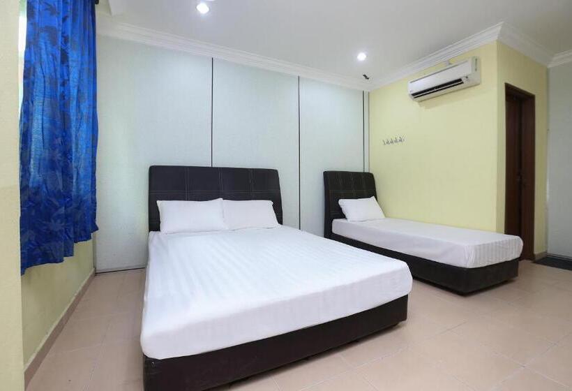 اتاق استاندارد سه نفره, Spot On 89857 Azra Inn Rumah Tumpangan