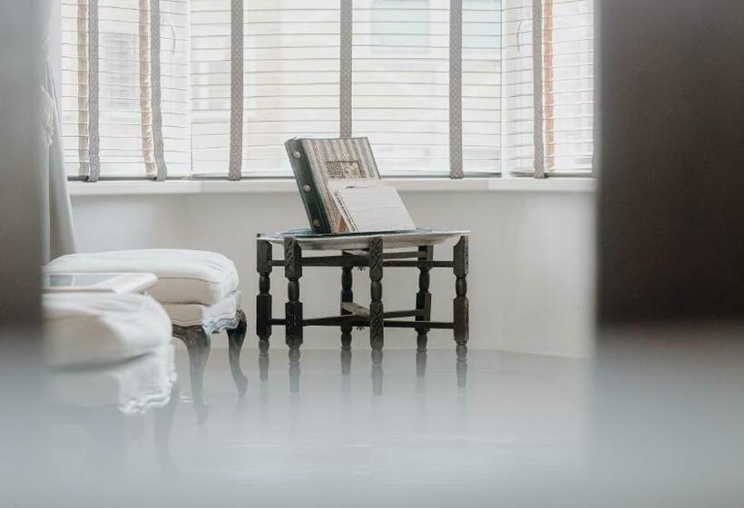 Deluxe Suite King Bed, Zen B&b