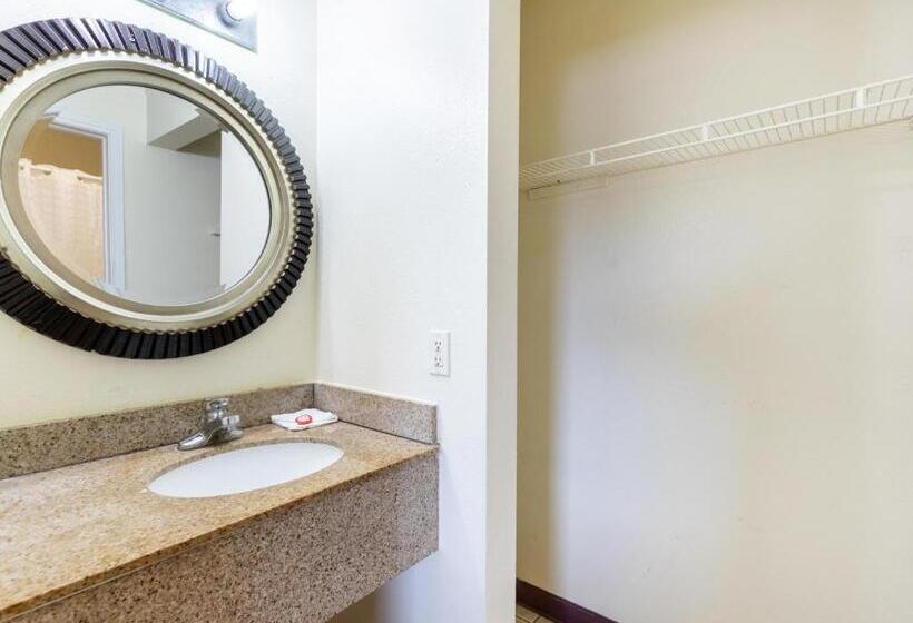 带大床的标准间, OYO Hotel San Antonio Lackland near Seaworld