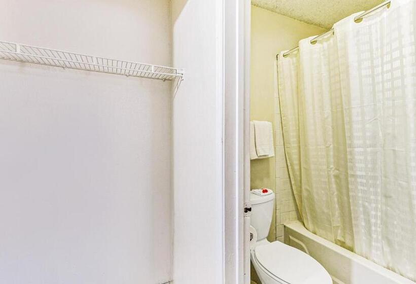 带2个双人床的标准工作室, OYO Hotel San Antonio Lackland near Seaworld