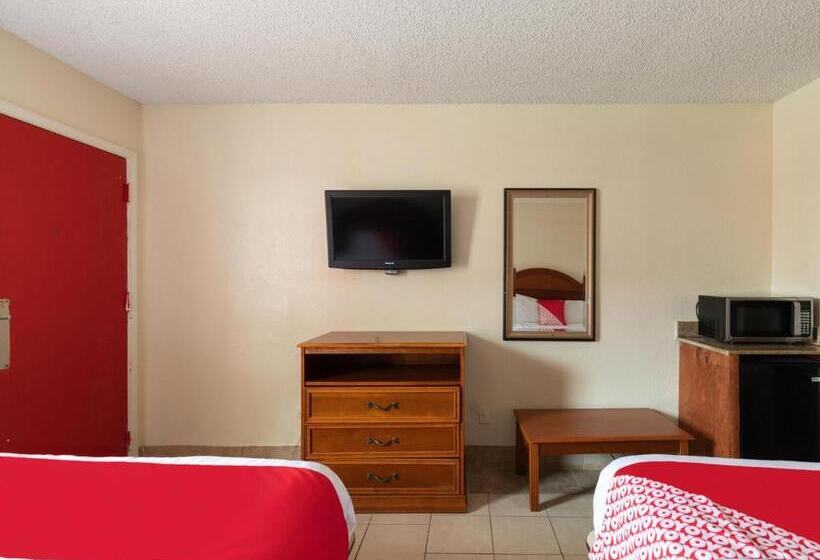 带2个双人床的标准工作室, OYO Hotel San Antonio Lackland near Seaworld