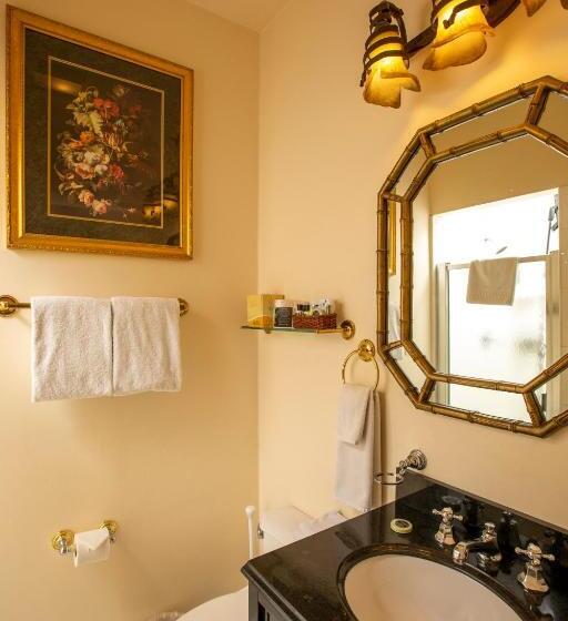 Junior Suite, Washington Square Inn