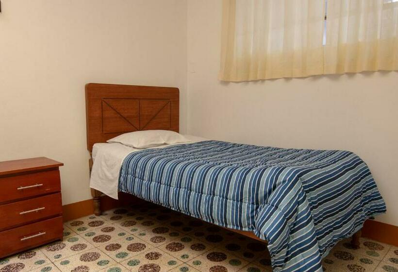 اتاق استاندارد یک تخته با سرویس بهداشتی مشترک, Hostal Roma