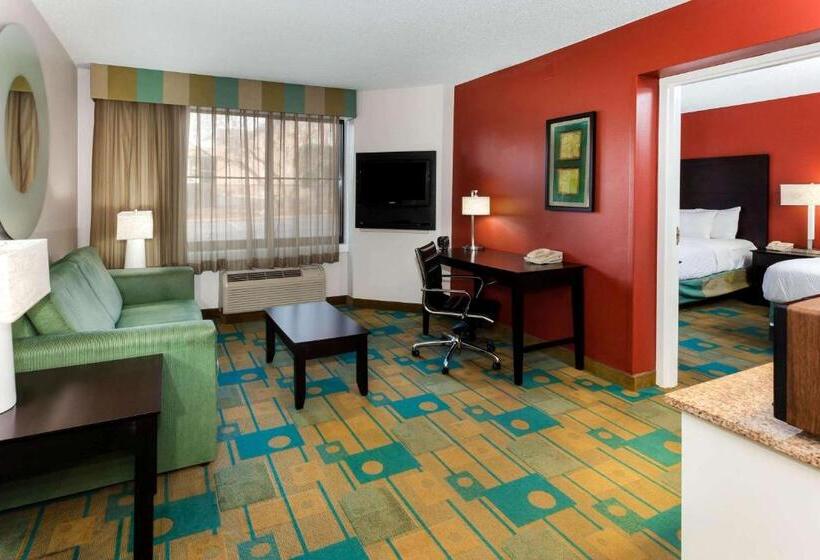 풀장 전망 디럭스 룸, La Quinta By Wyndham Milwaukee Bayshore Area