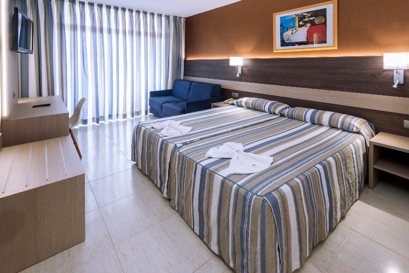 Quarto Triplo Estandar, 4r Gran Regina