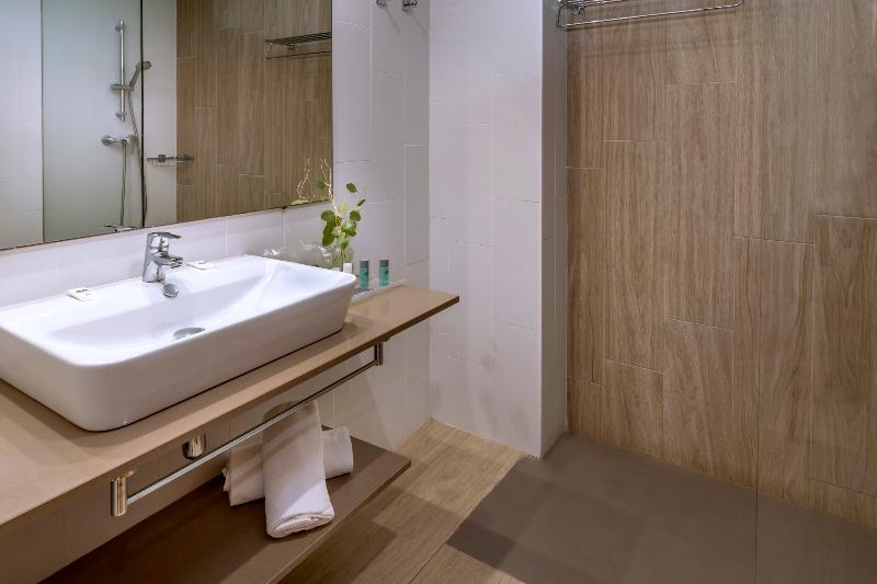 Quarto Triplo Estandar, 4r Gran Regina