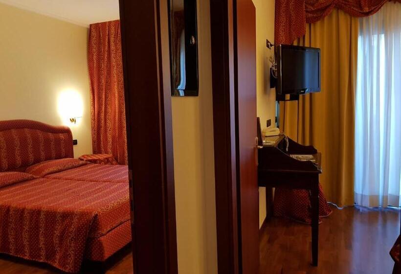 Полулюкс, Admiral Hotel Villa Erme
