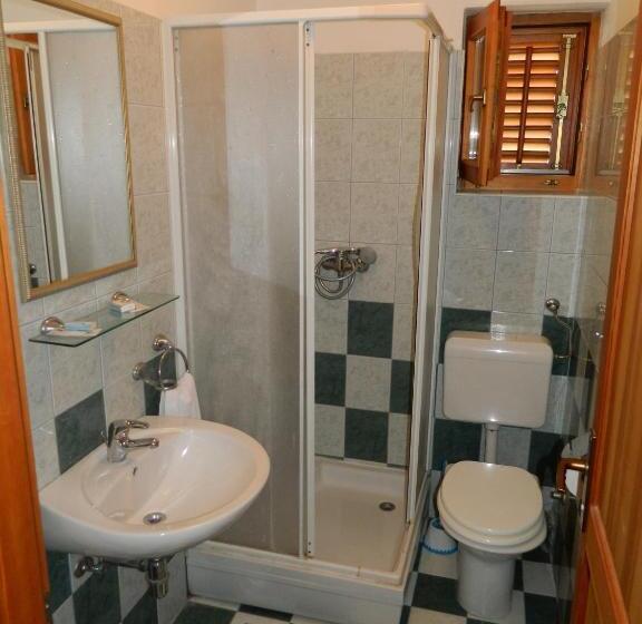 اتاق استاندارد سه تخته با بالکن, Motel Jelčić