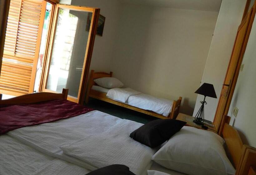 اتاق استاندارد سه تخته با بالکن, Motel Jelčić