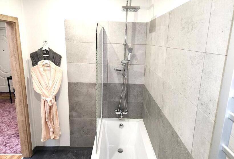 استودیوی لوکس, Rezidence Zámeček   Boutique