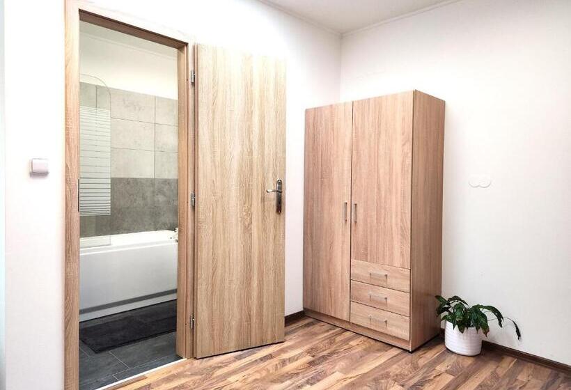 استودیوی لوکس, Rezidence Zámeček   Boutique