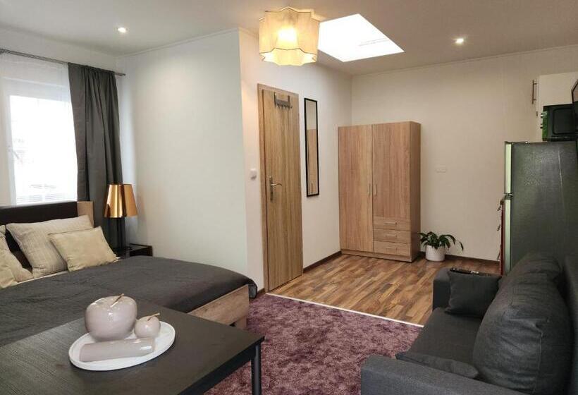 استودیوی لوکس, Rezidence Zámeček   Boutique