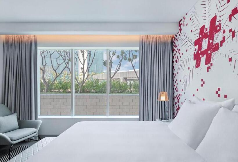 سوییت, Radisson Red Dubai Silicon Oasis